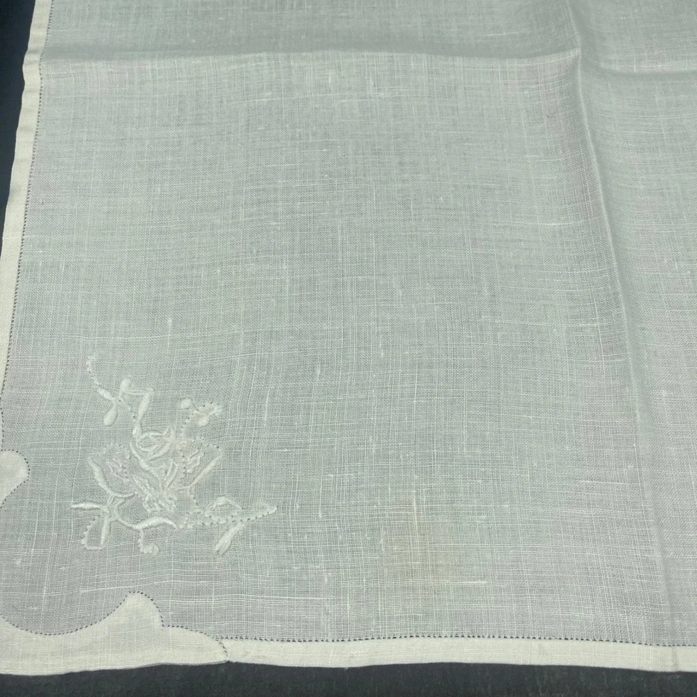 Vintage White Linen Dinner Napkins Set 6 Madeira Style Embroidered Floral 16x16